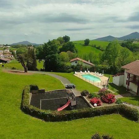 Cambo Les Bains Piscine Vue Montagnes Souraide